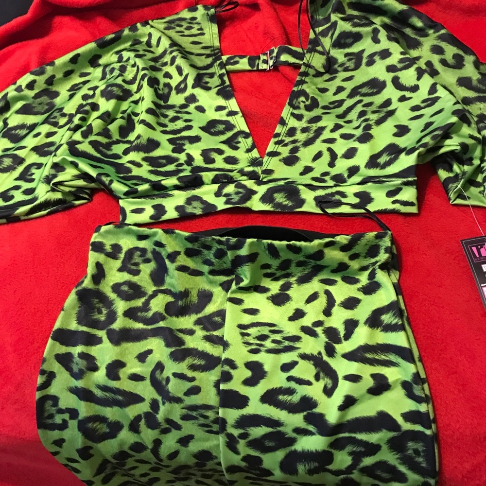 Sizes are medium for both $45 come shop